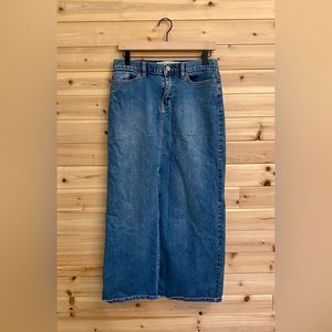 Vintage GAP Size 4 Medium Wash Midi Length Denim Skirt With High Front Slit